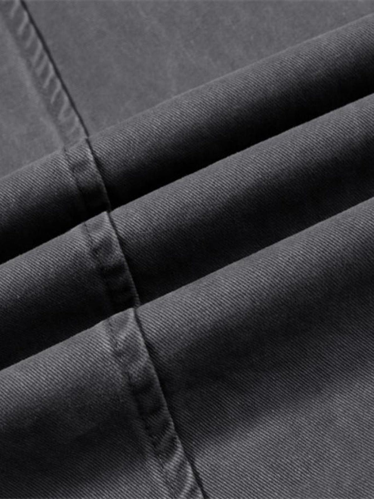 Graue Cargohose – Nahaufnahme des Twill-Stoffs | XoKool