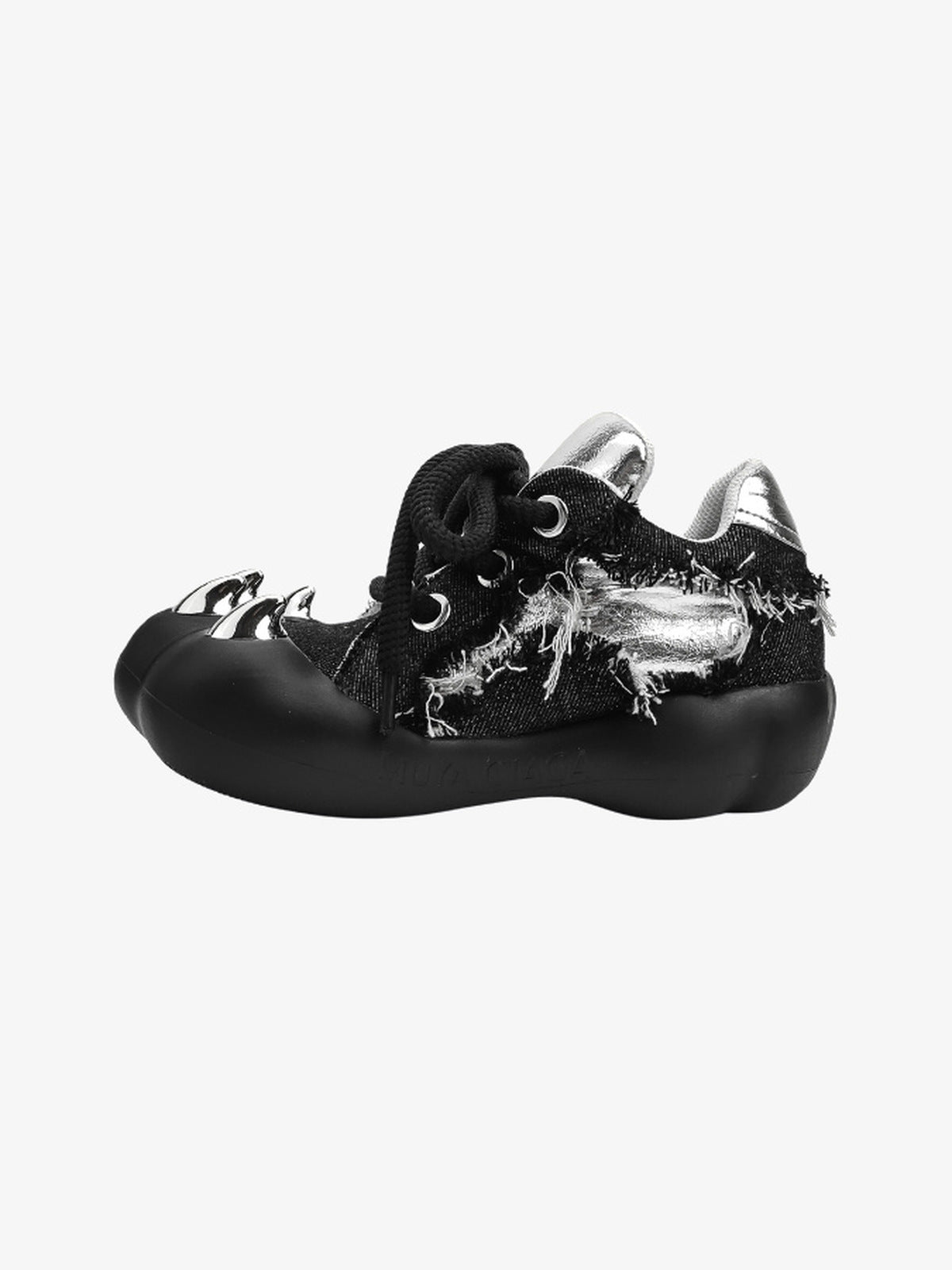 Claw Toe Chunky Sneaker in Distressed Schwarz – Seitenprofil | XoKool