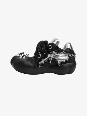 Claw Toe Chunky Sneaker in Distressed Schwarz – Seitenprofil | XoKool