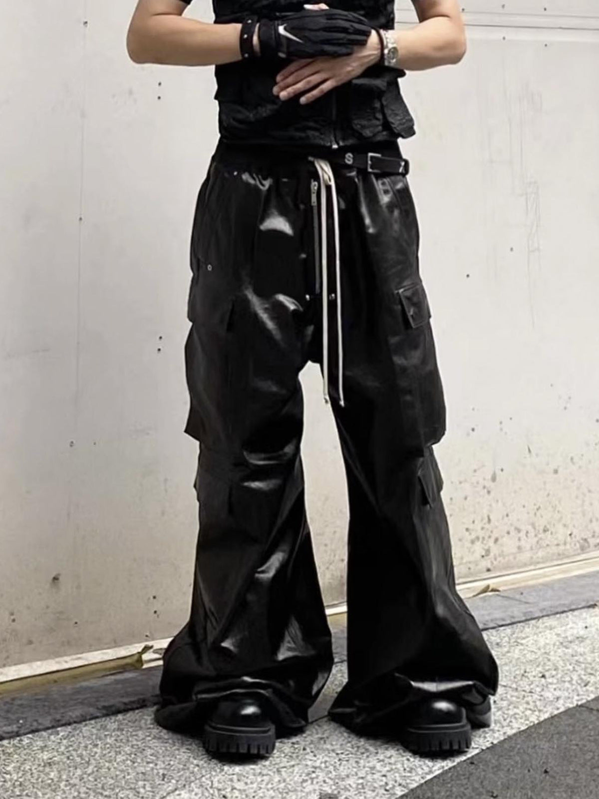 Coated cargo pants – On model, front | XoKool