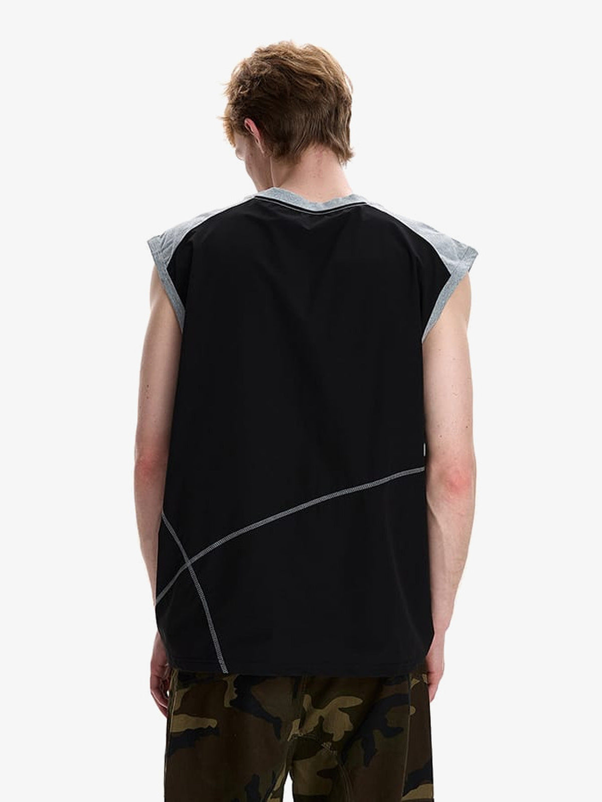 Camiseta sin mangas color block – Negro/Gris, vista trasera en modelo | XoKool