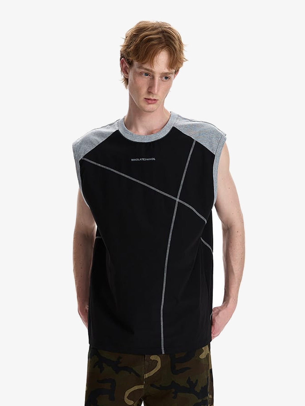 Camiseta sin mangas color block – Negro/Gris, vista frontal en modelo | XoKool