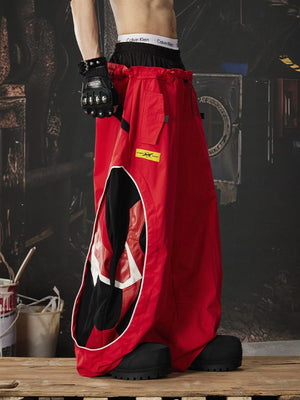 Pantalones paracaidista – rojo, en modelo, lateral | XoKool