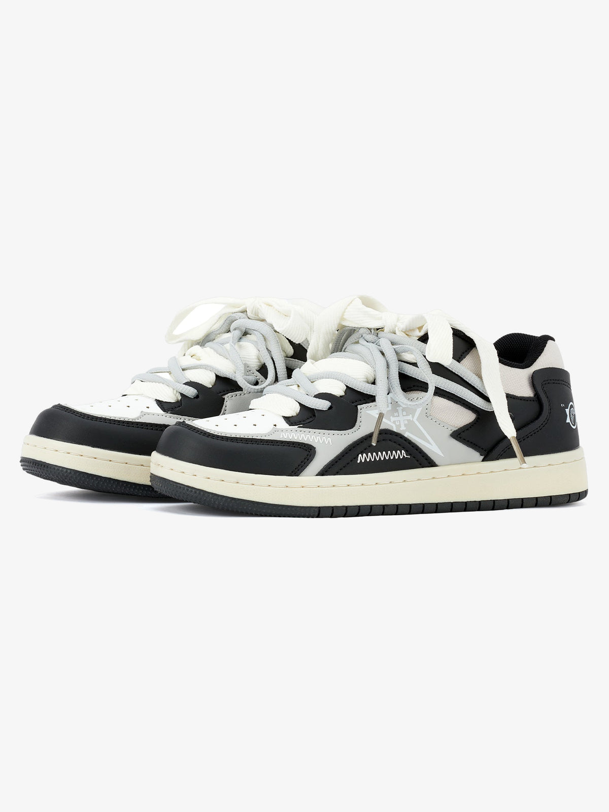 Star Patch Skate Sneakers with Puffy Laces – Black/White, pair | XoKool