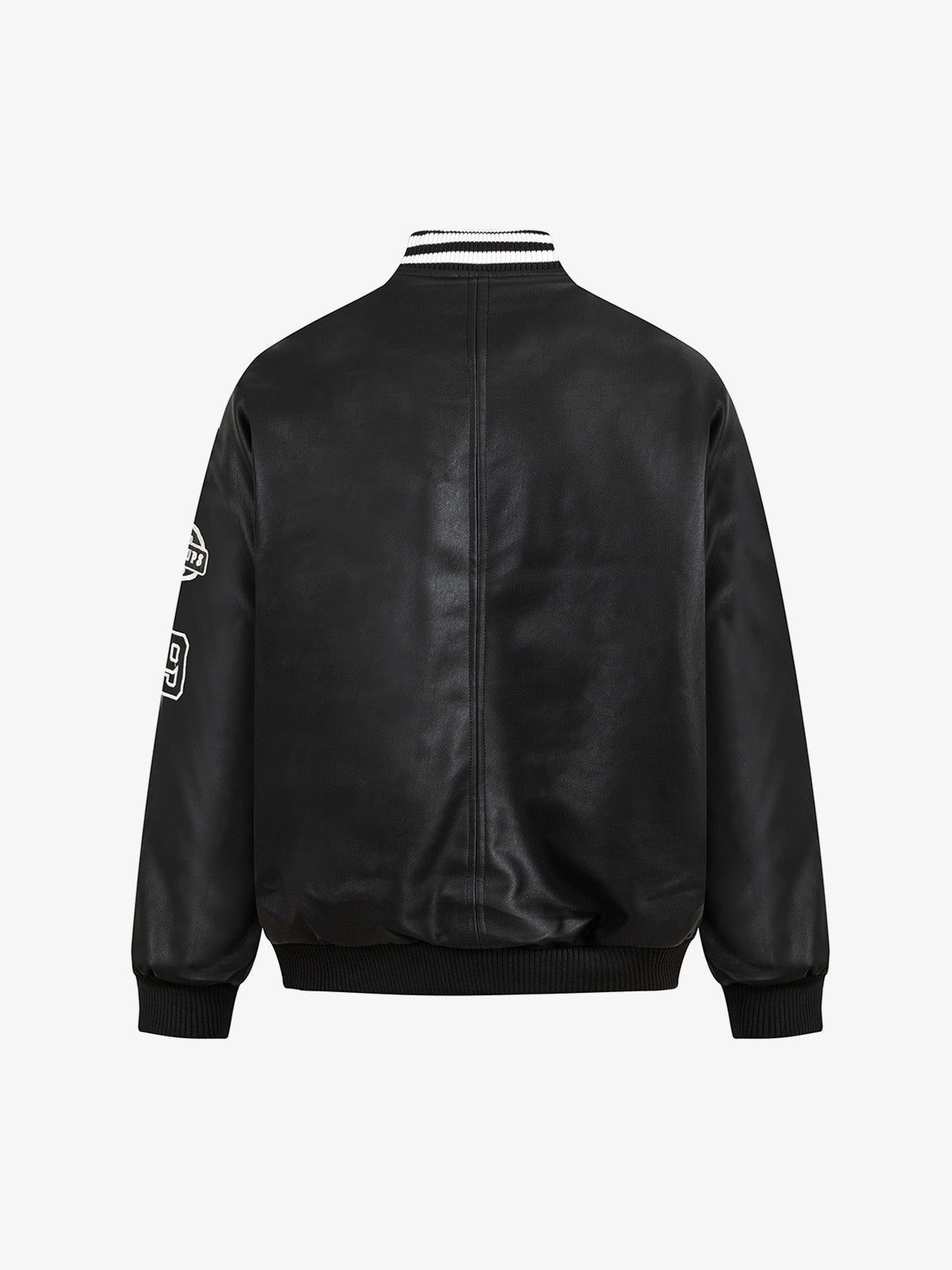 Schwarze Racing Jacke aus Kunstleder mit Patches – Rückansicht flach | XoKool