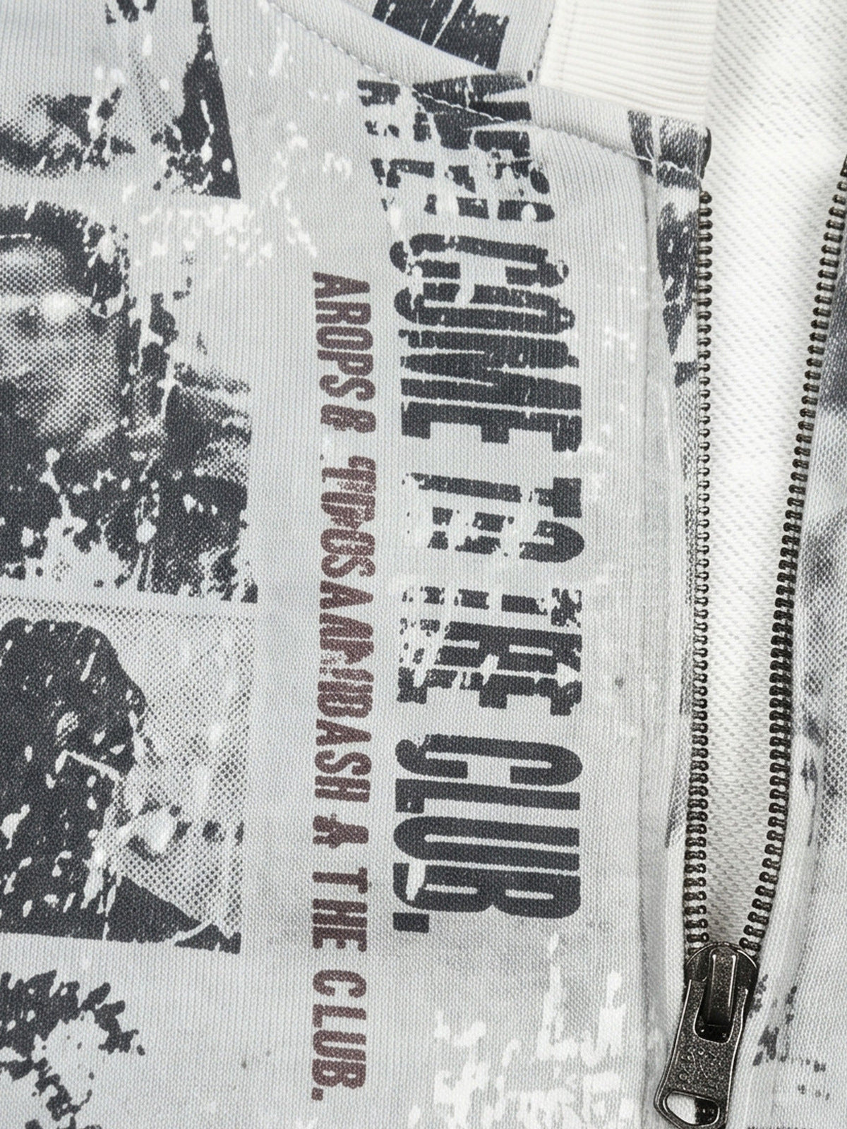 Zip Hoodie mit Collage-Print – Reißverschluss und Text-Print Nahaufnahme | XoKool