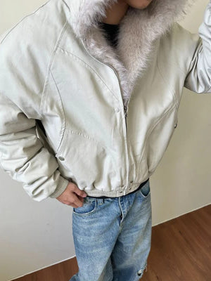 Conjunto de chaqueta bomber y pantalones de camuflaje – chaqueta gris claro en modelo | XoKool