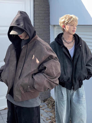 Bomberjacke mit Kapuze aus Kunstleder – an Models, Braun und Schwarz, auf der Straße | XoKool