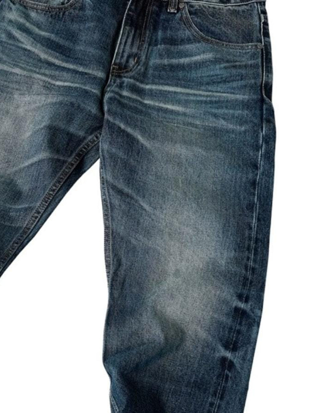 Baggy Jeans in dunkler Waschung – Fade am vorderen Bein im Detail | XoKool