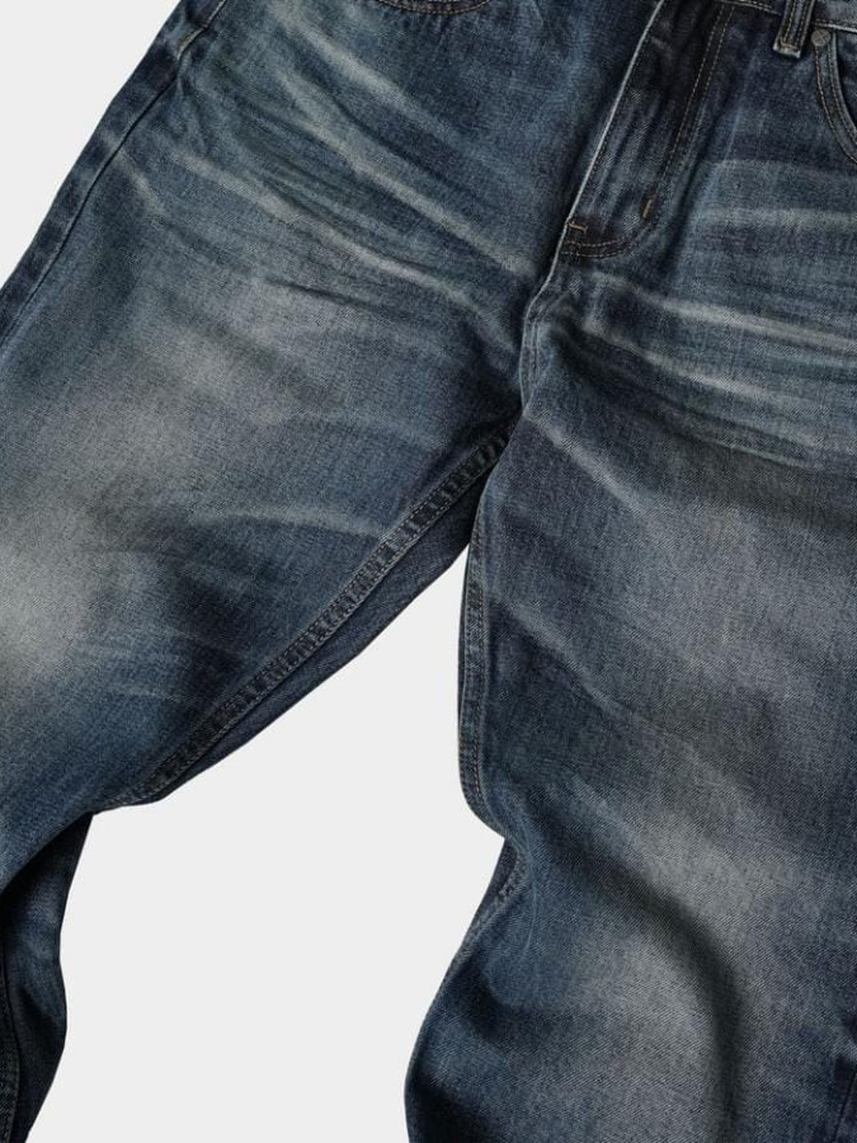 Dunkelblaue Baggy Jeans mit Whiskering – Whiskering im Detail | XoKool