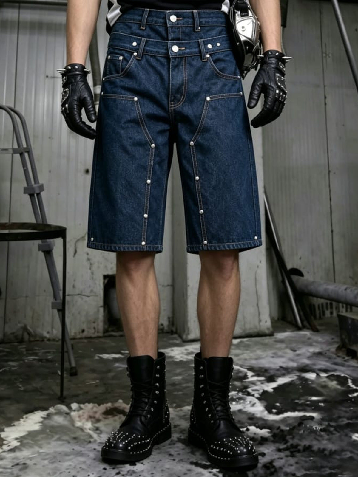 Dunkelblaue Jeansshorts mit doppeltem Bund – am Model, Vorderseite | XoKool