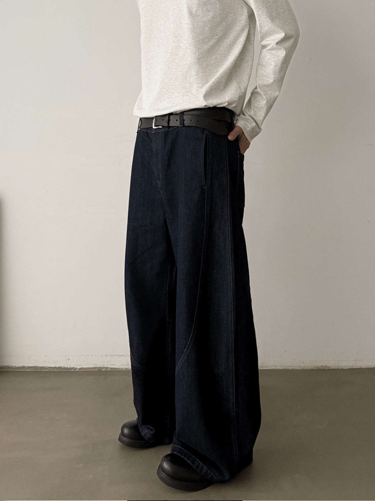 Barrel jeans – on model side | XoKool