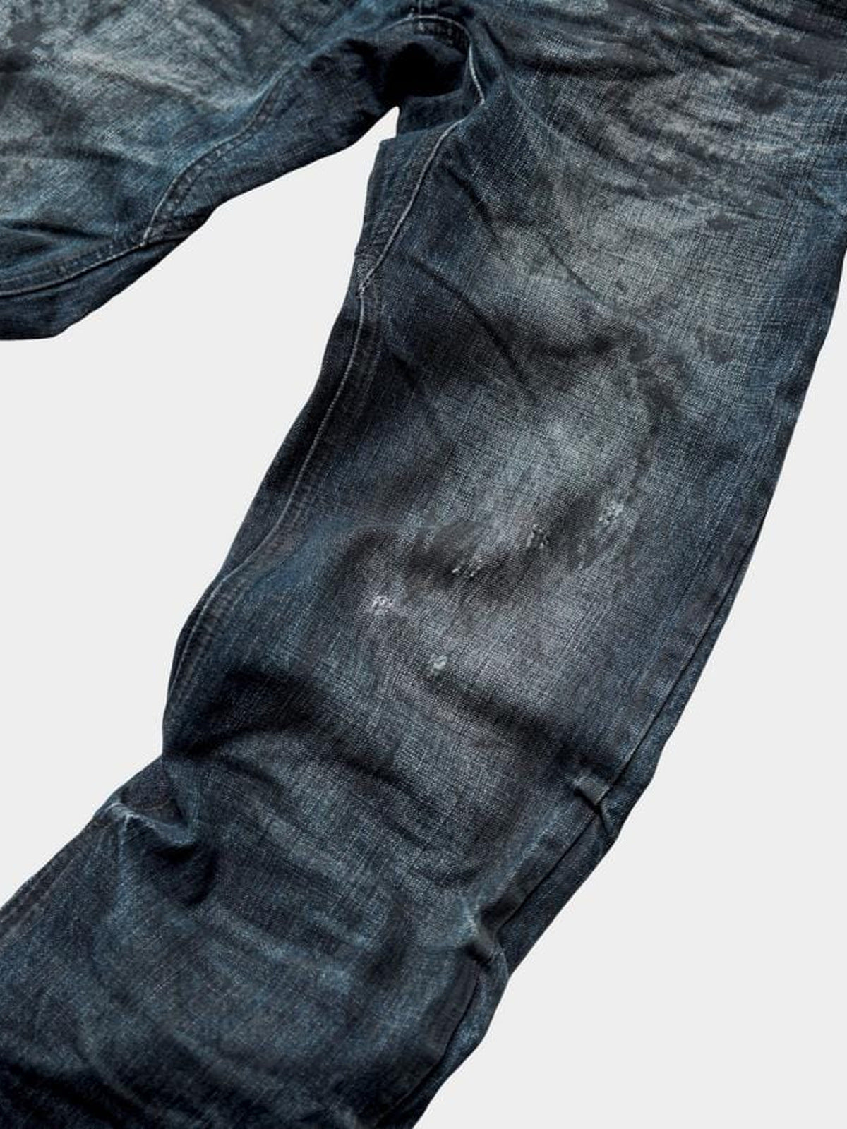 Dirty wash wide leg jeans – leg wash close-up | XoKool