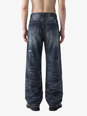 Jeans de pierna ancha desgastados vintage oscuro – en modelo, espalda | XoKool