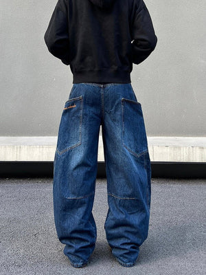 Jeans barrel curvos en lavado oscuro – en chico, vista trasera | XoKool
