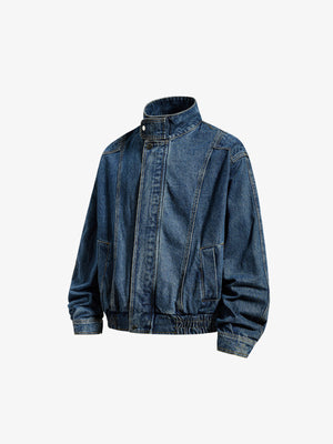 Dunkel gewaschene Jeans-Bomberjacke mit Stehkragen – Blau, Vorderseite schräg | XoKool