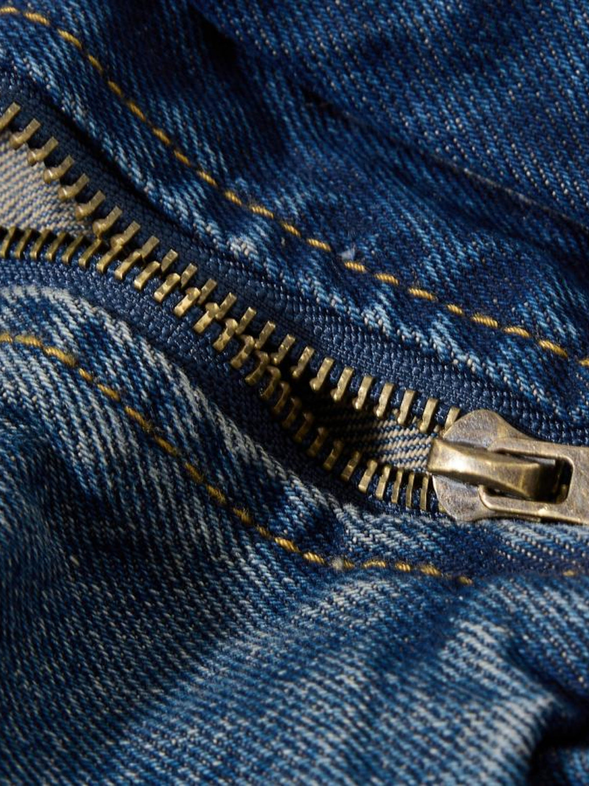 Jeans-Bomberjacke – Reißverschluss in Messing Nahaufnahme | XoKool