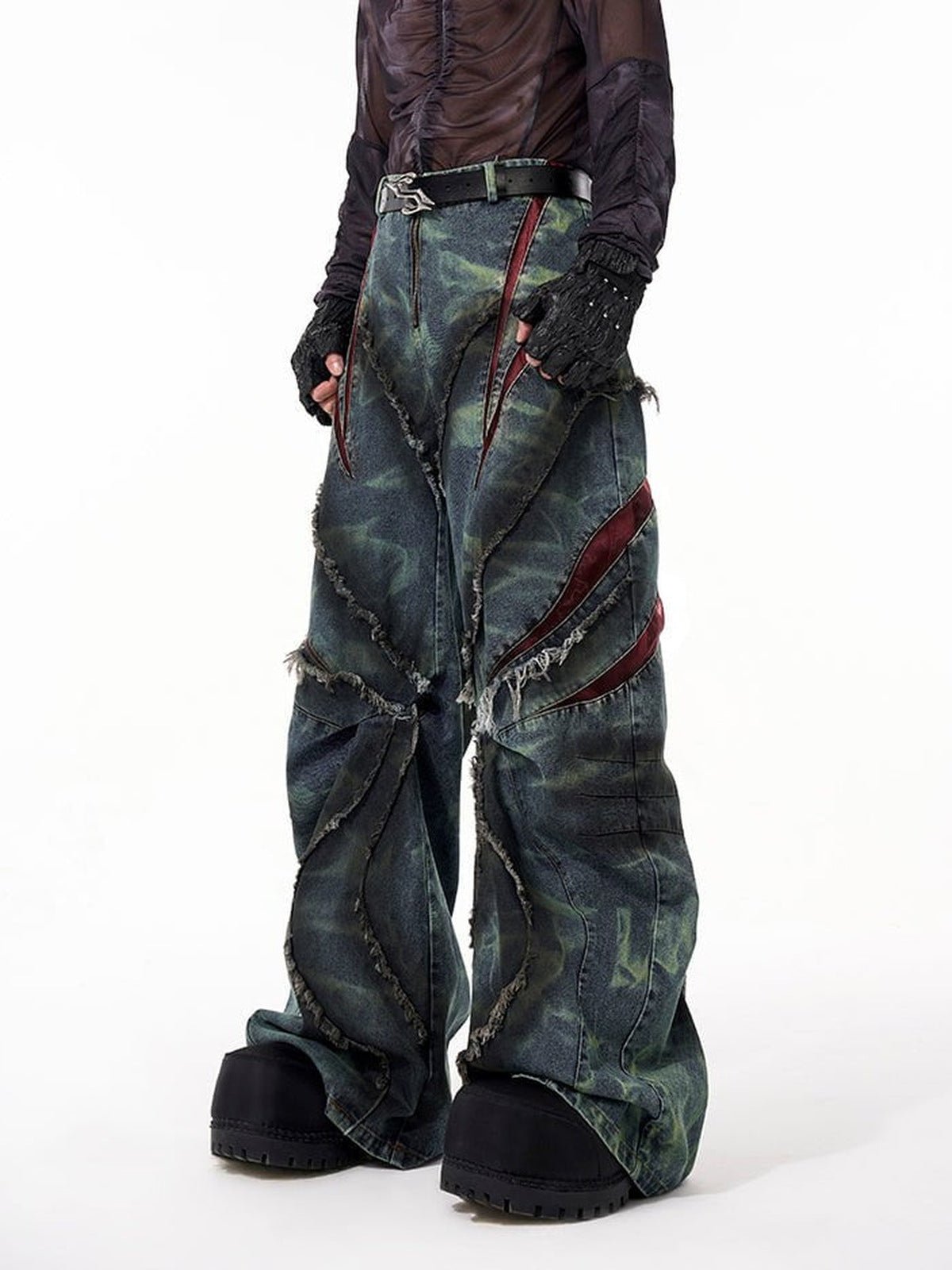 Jeans deshilachados – azul, en modelo, frontal | XoKool