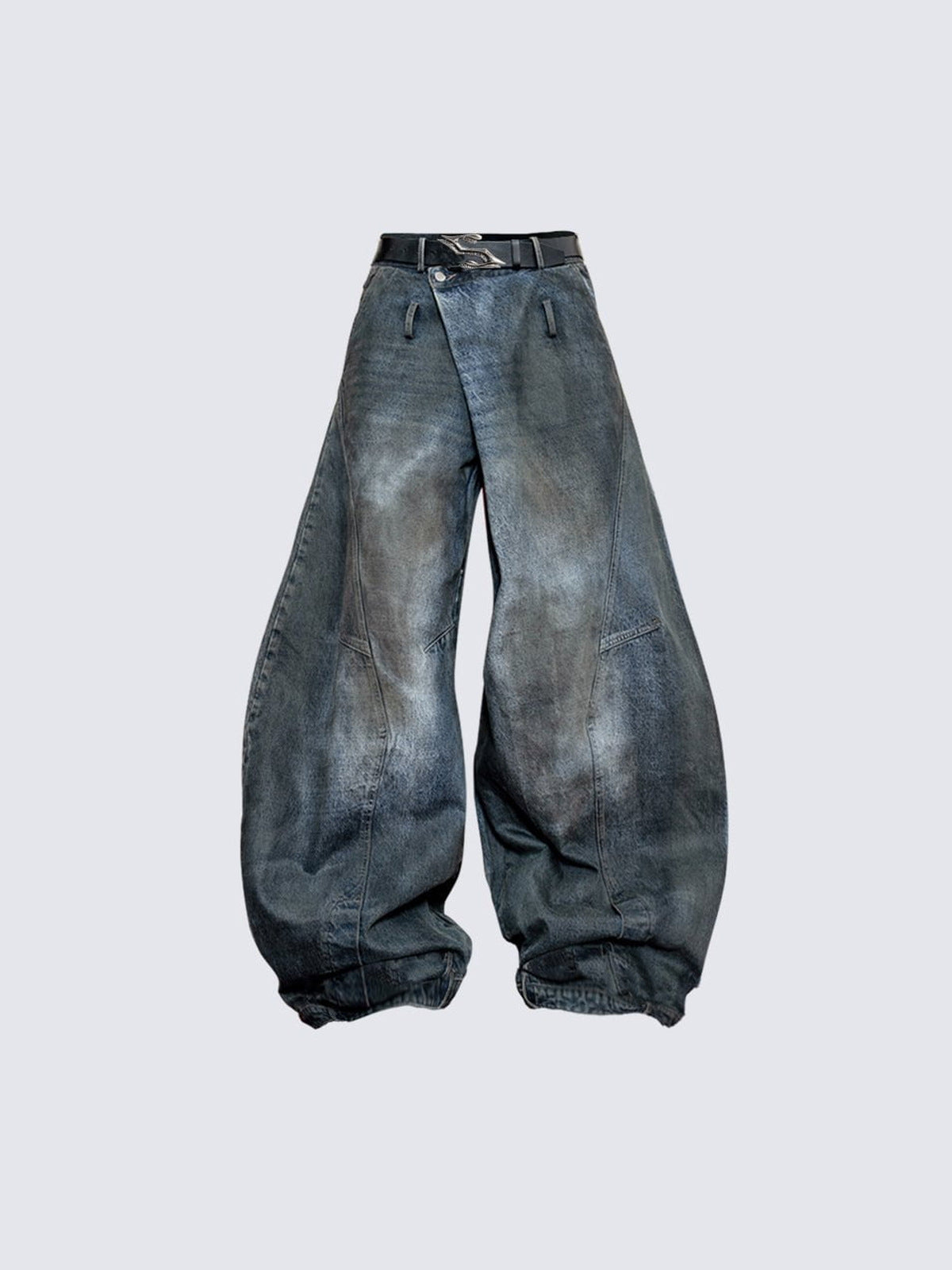 Dirty Wash Balloon Jeans mit Knie-Patch – Vorderansicht flach | XoKool