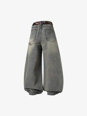 Balloon Jeans im Dirty Wash mit Bindegürtel – hinten flach liegend | XoKool