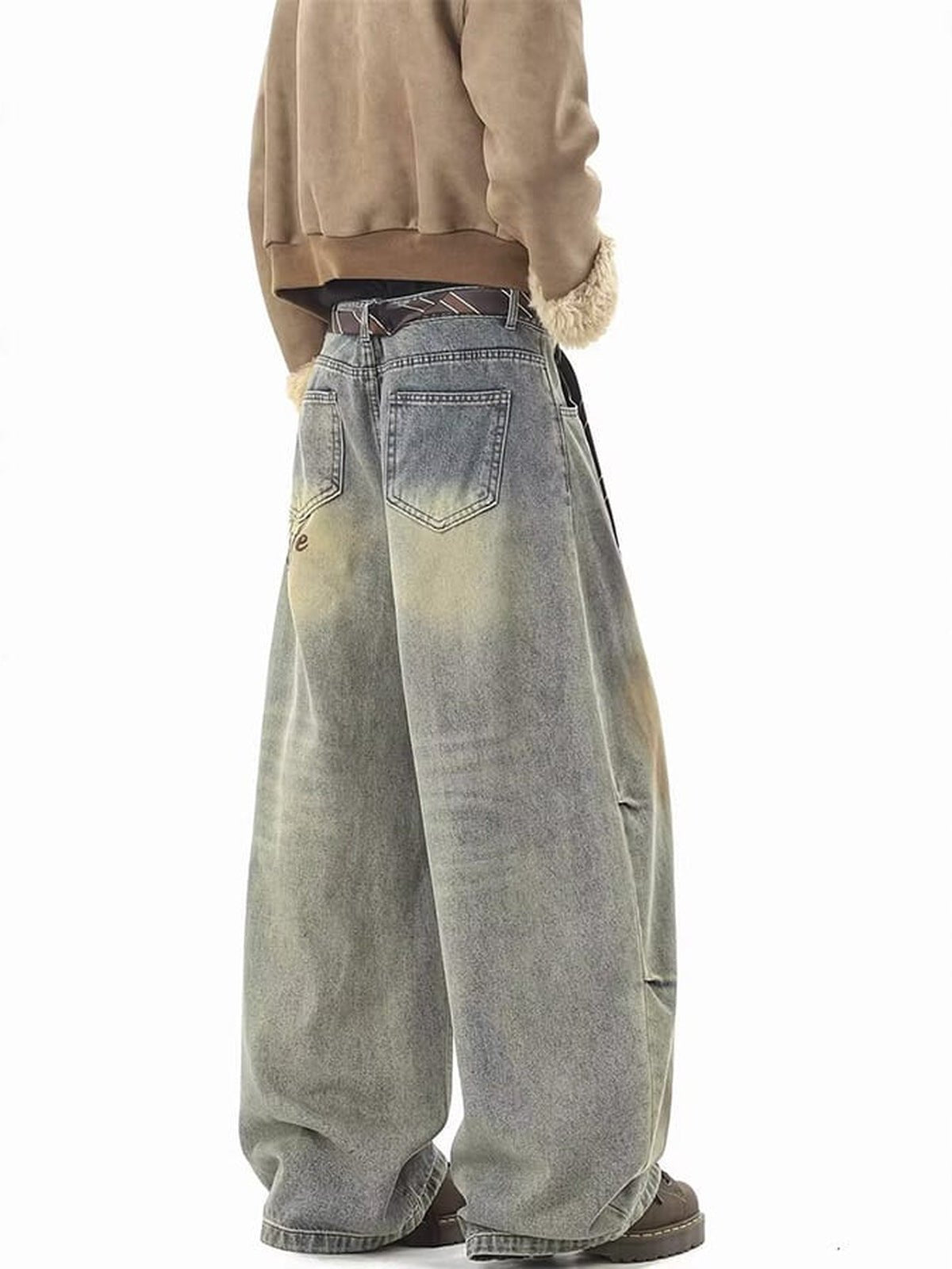 Balloon Jeans im Dirty Wash – am Model, hinten | XoKool