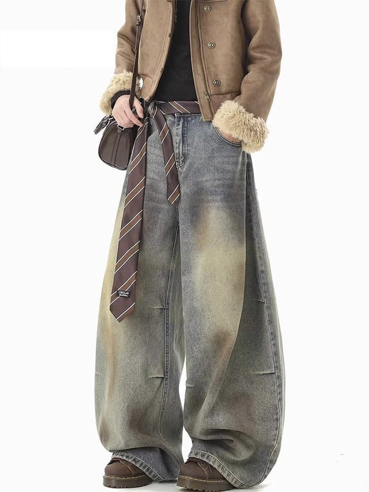 Balloon Jeans im Dirty Wash mit Bindegürtel – am Model, vorne | XoKool