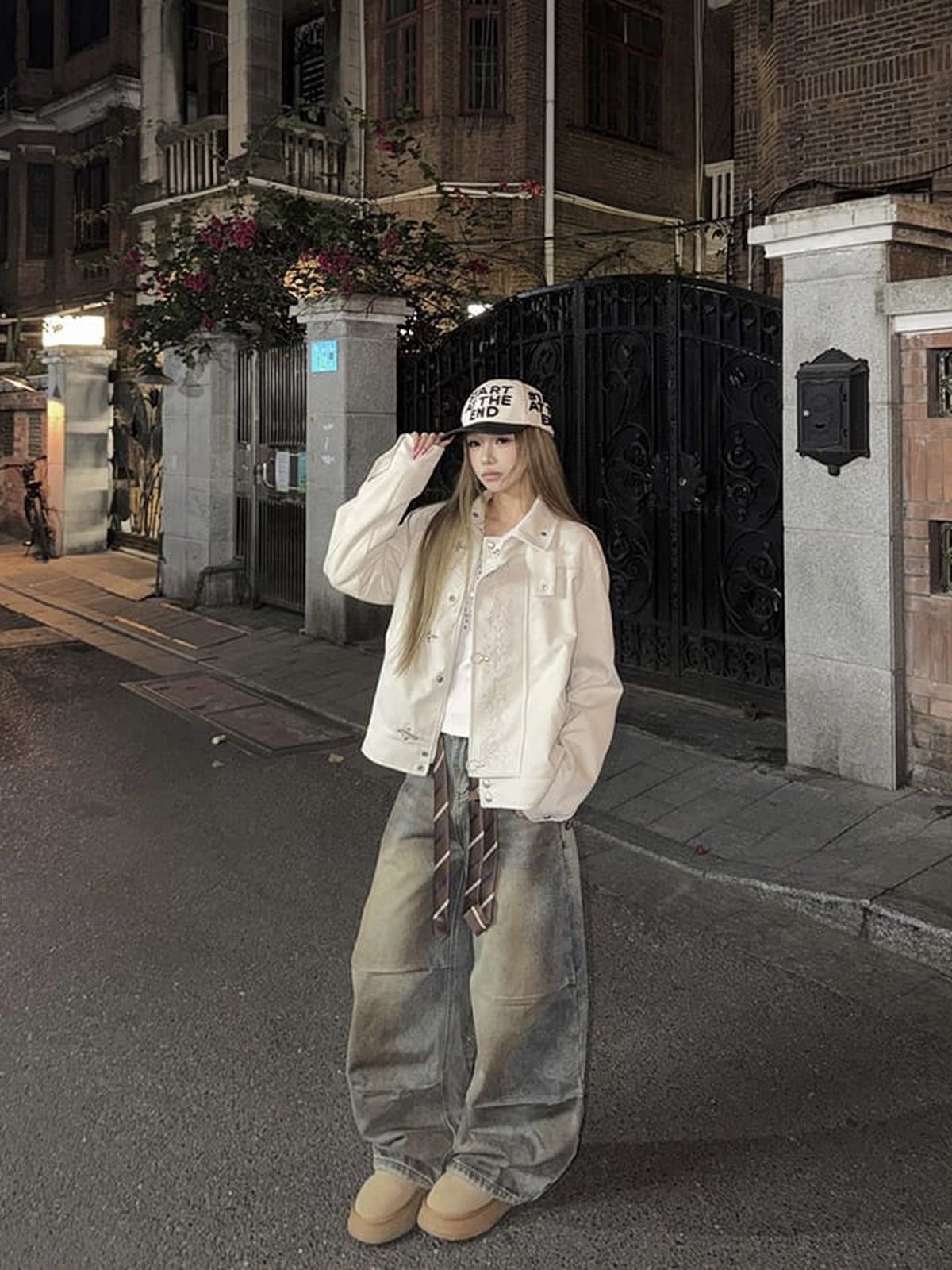 Balloon Jeans im Dirty Wash – Streetfoto, vorne | XoKool
