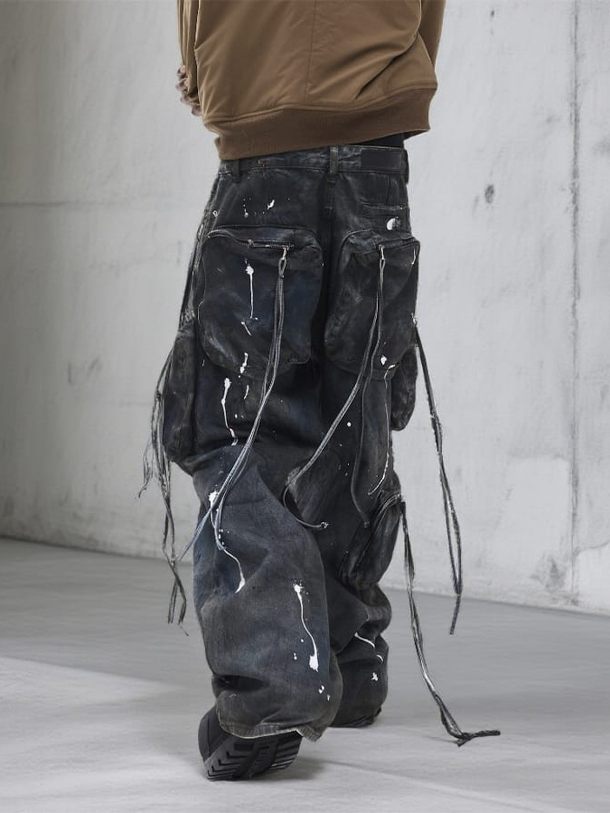 Jeans im Dirty Wash – am Model, hinten | XoKool