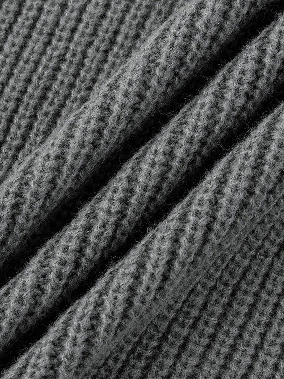 Strickjacke aus Grobstrick mit offener Front – Nahaufnahme Rippstrick-Struktur | XoKool