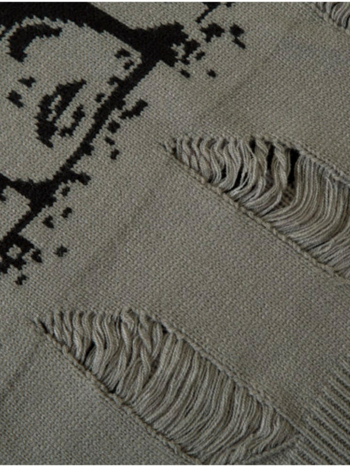 Face jacquard sweater – face jacquard and rips close-up | XoKool