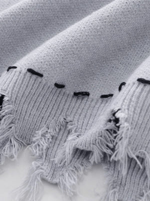 Strickweste – Hellgrau, Nahaufnahme vom ausgefransten Saum | XoKool