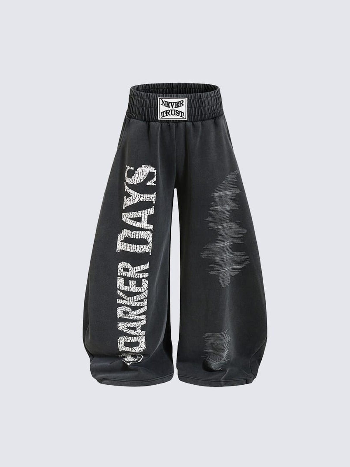 Distressed Barrel Jogginghose mit Buchstaben-Print – Vorderansicht flach | XoKool