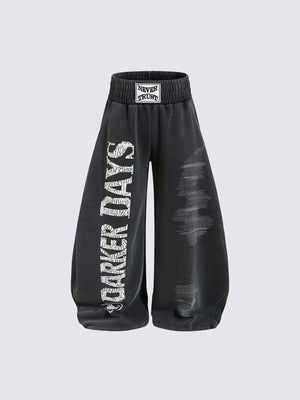 Distressed Barrel Jogginghose mit Buchstaben-Print – Vorderansicht flach | XoKool