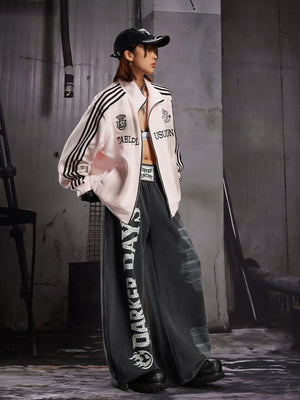 Barrel Jogginghose – am Model mit pinker Trainingsjacke, vorne | XoKool