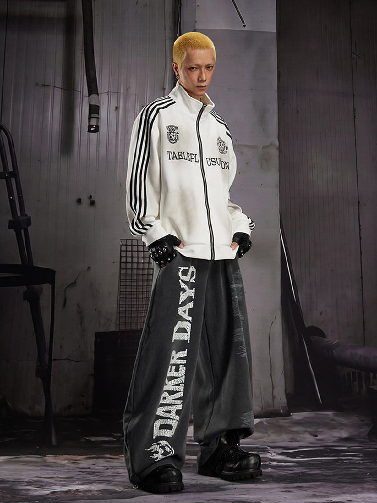 Barrel Jogginghose – am Model mit Trainingsjacke, vorne | XoKool