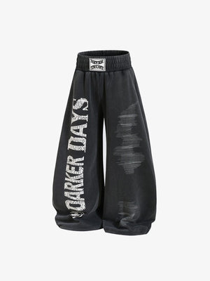 Distressed Barrel Jogginghose mit Buchstaben-Print – Seitenansicht flach | XoKool
