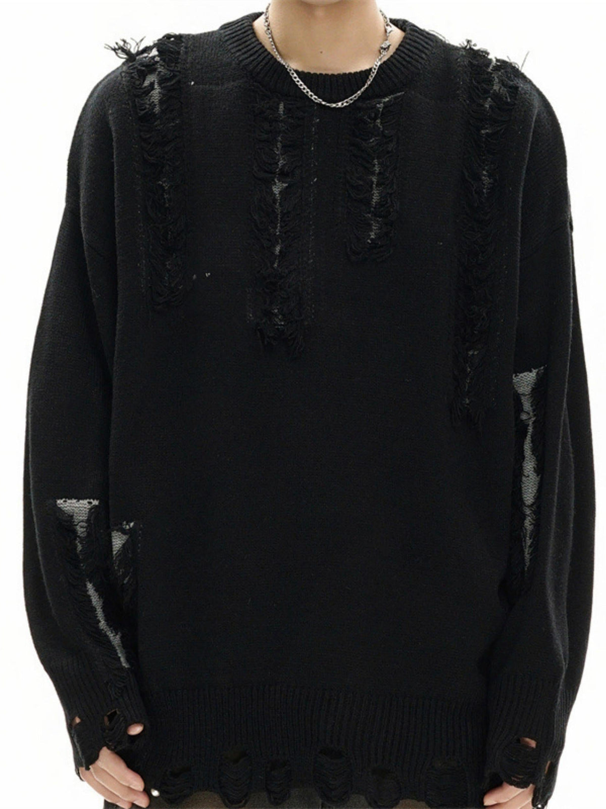 Distressed Pullover mit ausgefransten Ladder Rips – Schwarz, am Model, Vorderansicht | XoKool