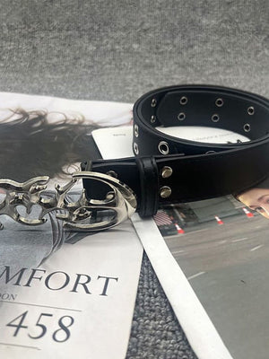 Nietengürtel – Schnalle auf Magazin, Flat Lay | XoKool