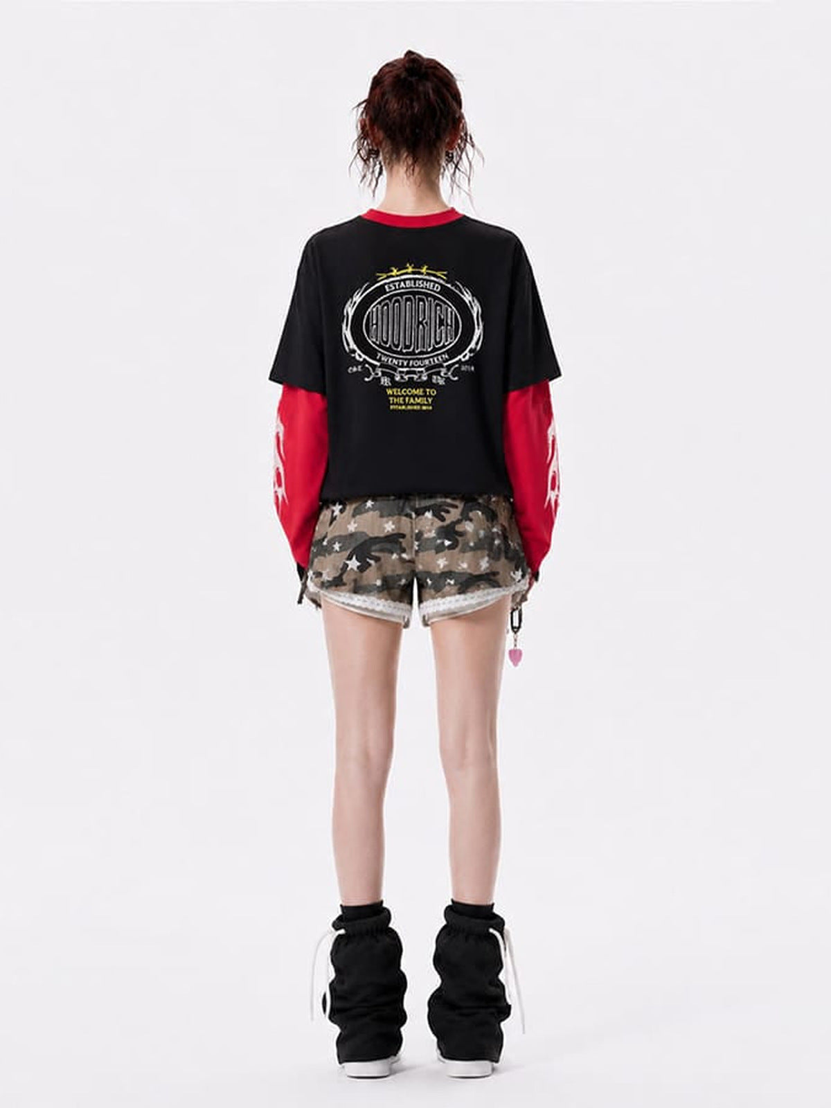 Layered Ringer Longsleeve – Schwarz, am Model von hinten | XoKool