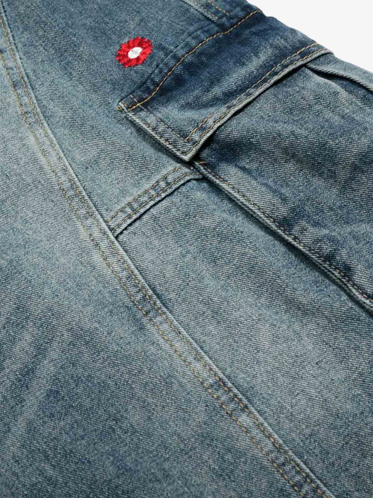 Barrel Cargo Jeans mit Blumenstickerei – Nahaufnahme Blumenstickerei | XoKool