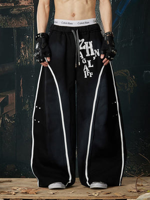 Piping sweatpants – Black, on model front close | XoKool