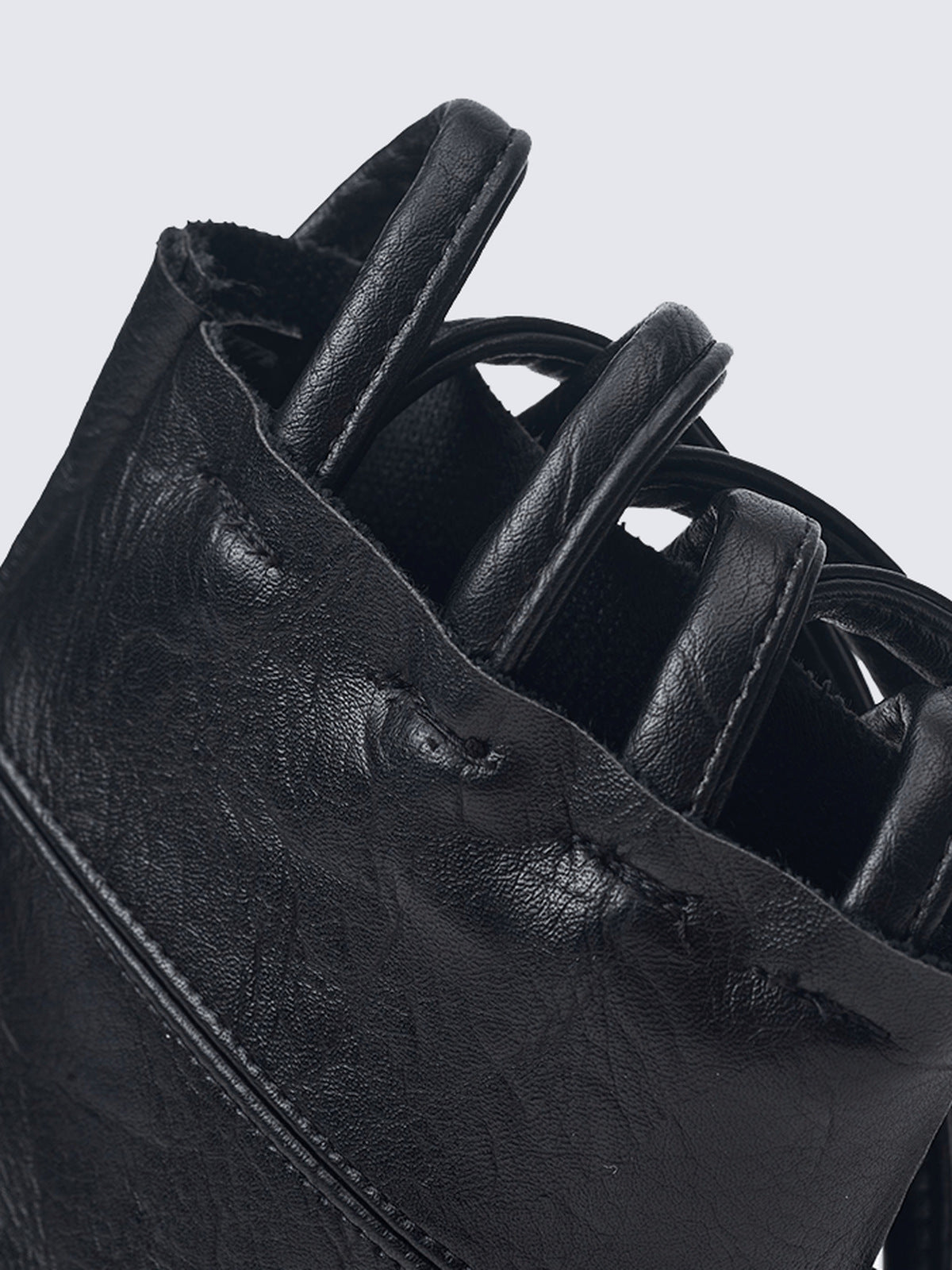 Fingerlose Handschuhe aus Kunstleder mit Riemenschlaufen – Riemenschlaufen im Detail | XoKool