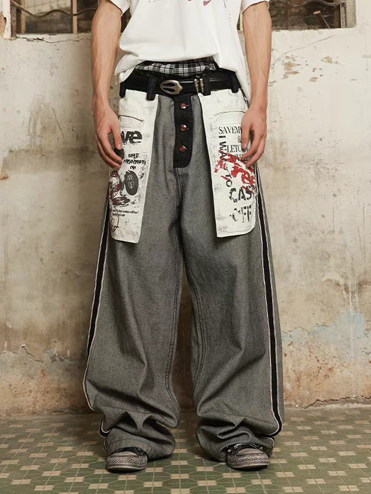 Distressed Reverse Design Large Pocket Printed Jeans