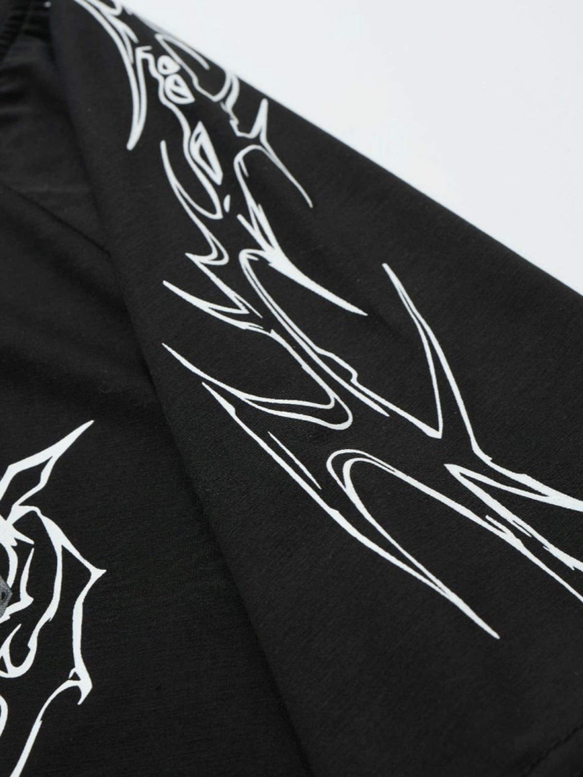 Tribal-T-Shirt mit Stehkragen – Detailansicht | XoKool