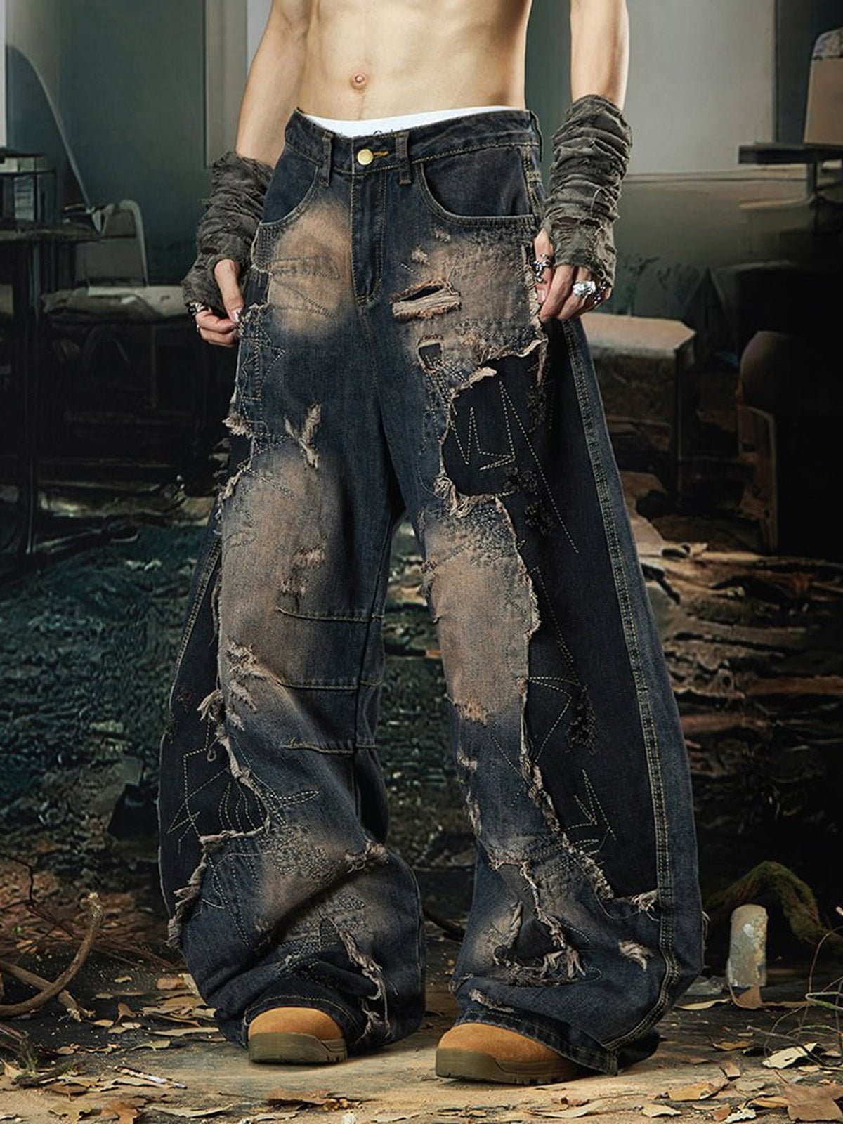 Ausgefranste Deconstructed Barrel Jeans in Dirty Wash – am Model, Vorderansicht | XoKool
