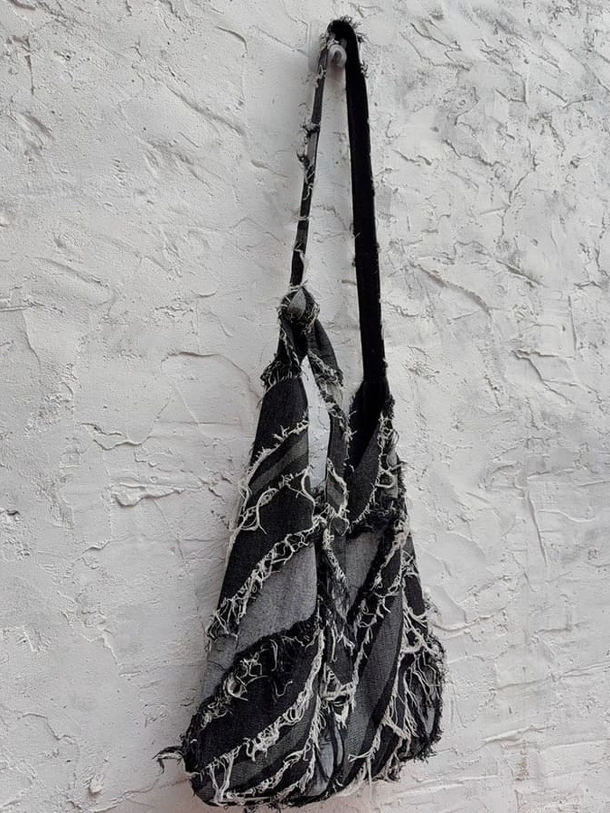 Denim shoulder bag – Bag hanging, side view | XoKool