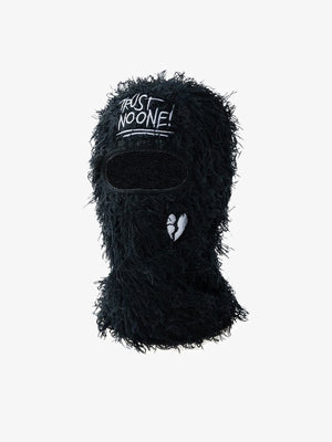 Pasamontañas de punto peludo bordado – negro con bordado de lema, vista frontal | XoKool