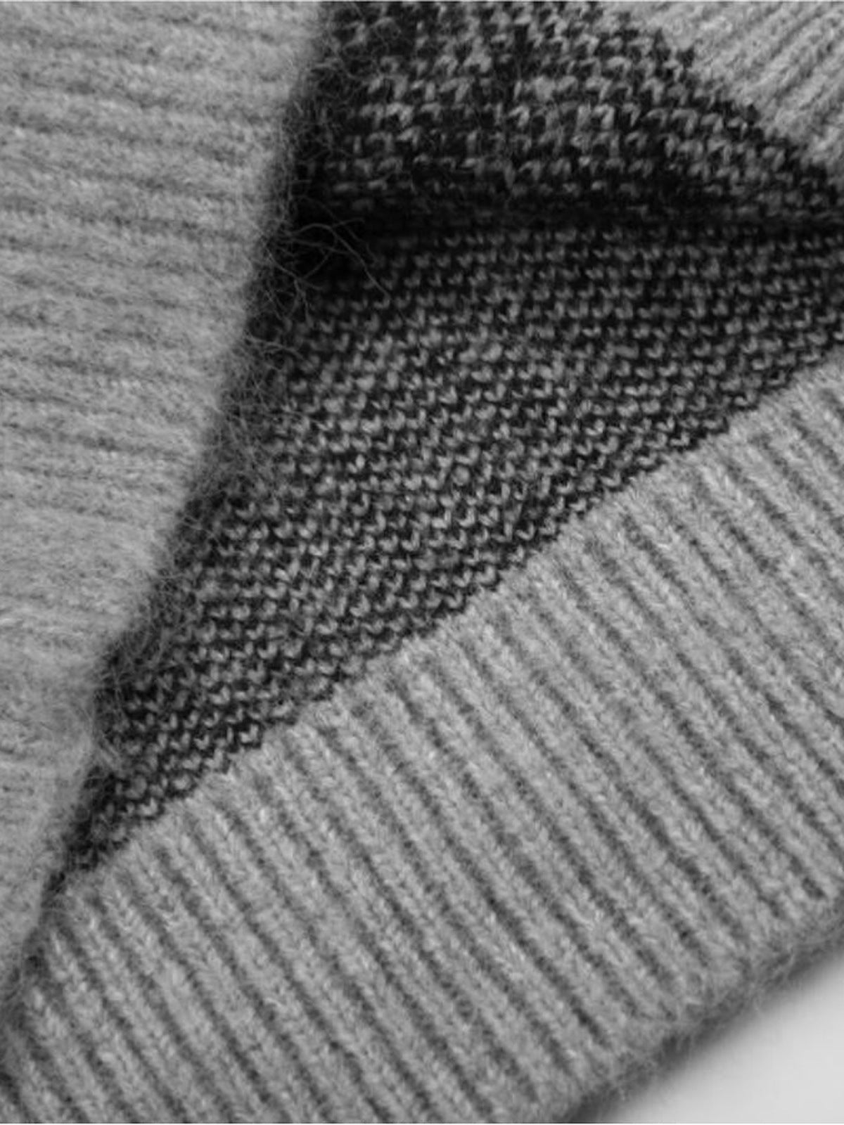 Cárdigan con cierre y silueta – Gris, detalle del interior del bajo | XoKool