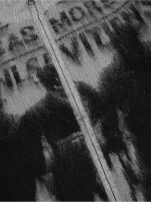 Cárdigan con cierre y silueta – Gris, detalle de la cremallera y el gráfico | XoKool