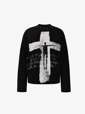 Camiseta de manga larga gótica de tela waffle con cruz y tachuelas – negra, vista frontal | XoKool